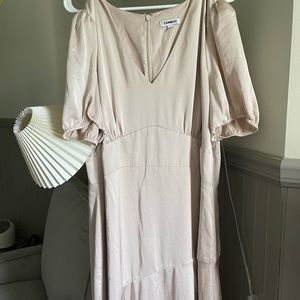 Silk Sleeve fitted dress from Express! Elegant and perfect for wedding guest!